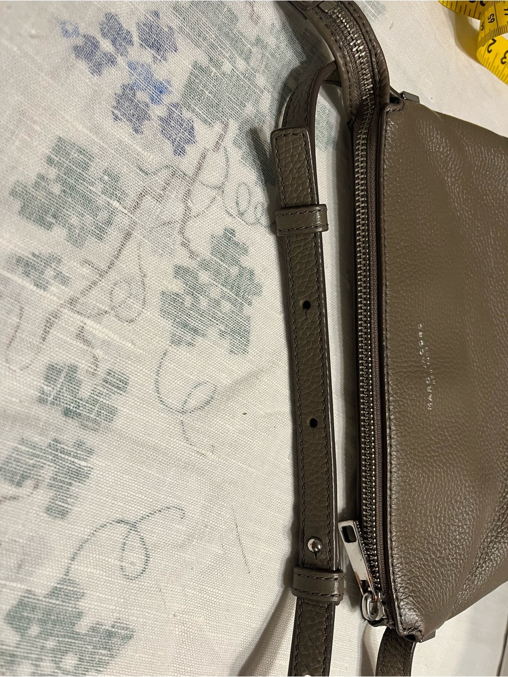 Marc Jacobs Pebbled Leather Crossbody in Taupe - Picture 4 of 8